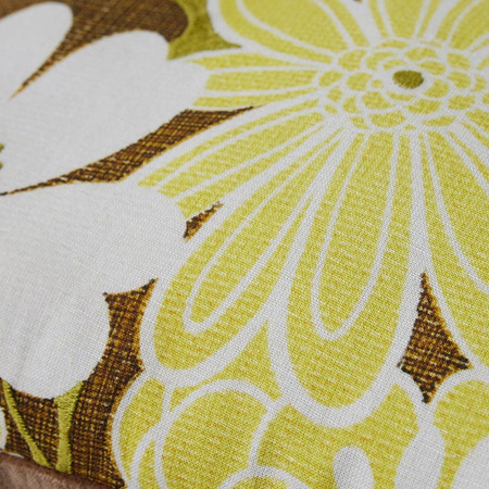 Stitched cushion daisy (40x35cm)