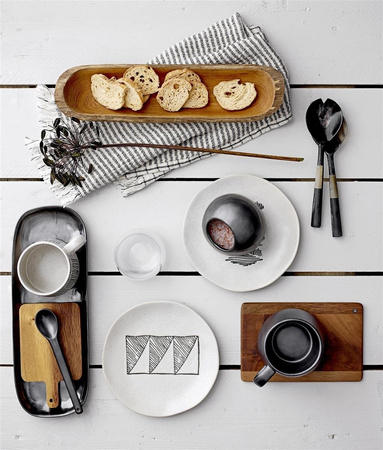 BLOOMINGVILLE Eliana Plate with Black Pattern