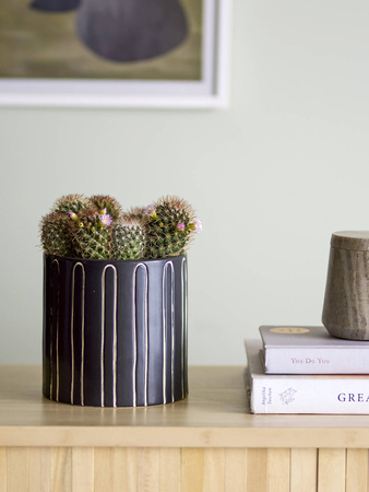 BLOOMINGVILLE TROY black flowerpot