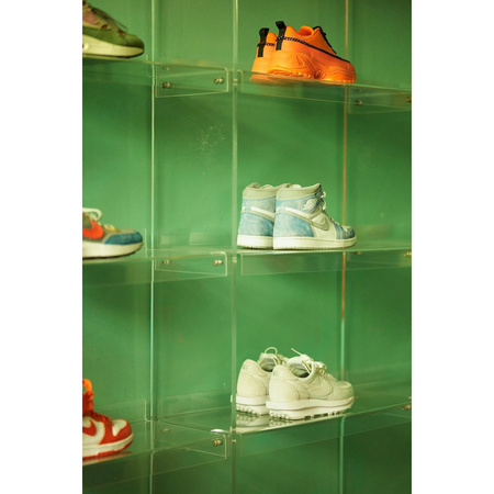Acrylic cabinet: Standing panel 240cm, clear
