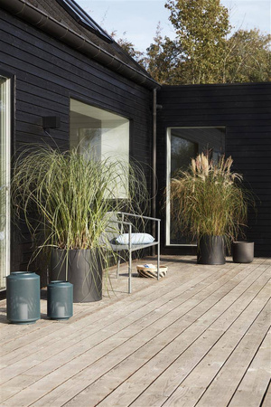 Set of 2 HÜBSCH MODERN ceramic flowerpots black