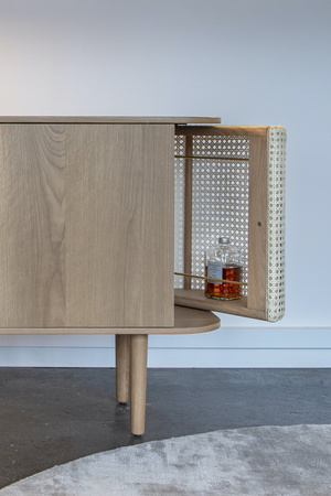 Komoda 3-drzwiowa UMAGE TREASURES dębowa plecionka wiedeńska