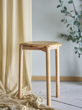 Gil Stool, Nature, Oak